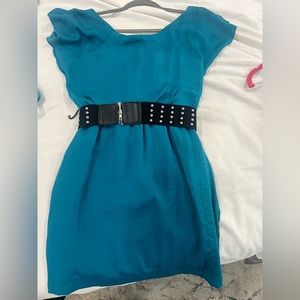 Lightweight dress comes with belt can be worn with or without. Turquoise.